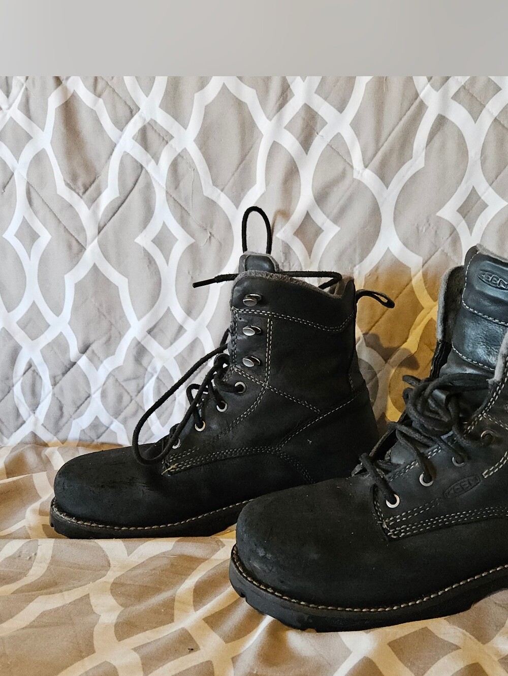 Keen Size 8 women's Safety boots.